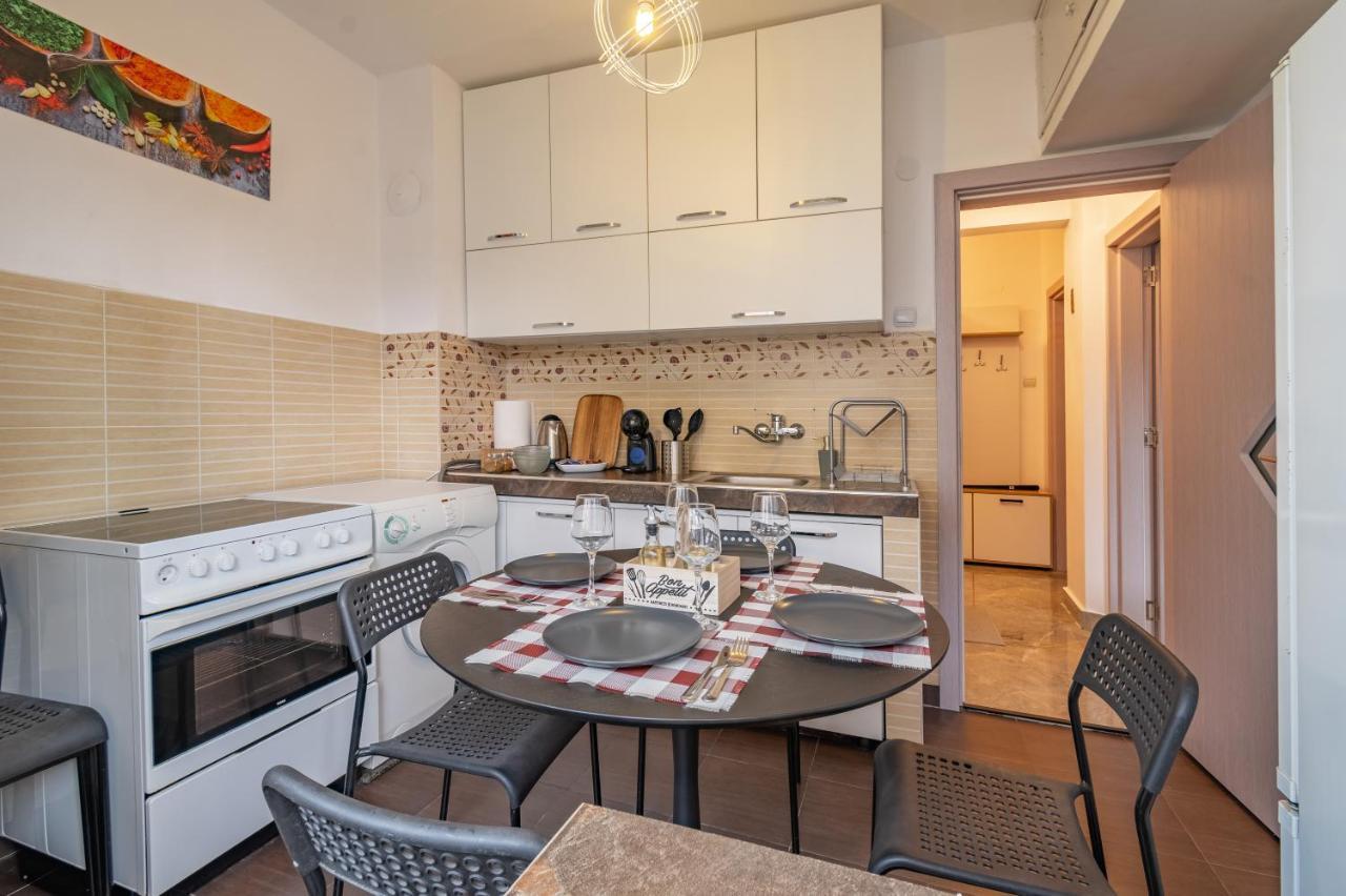 Vivid Condo By Ndk And Vitosha Blvd With Free Secured Parking And Ac Sofia Exterior foto
